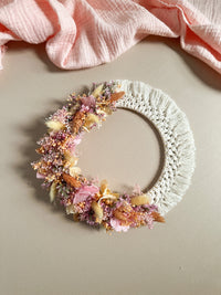 Couronne murale avec du macramé
