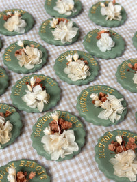 Magnet fleuri en argile