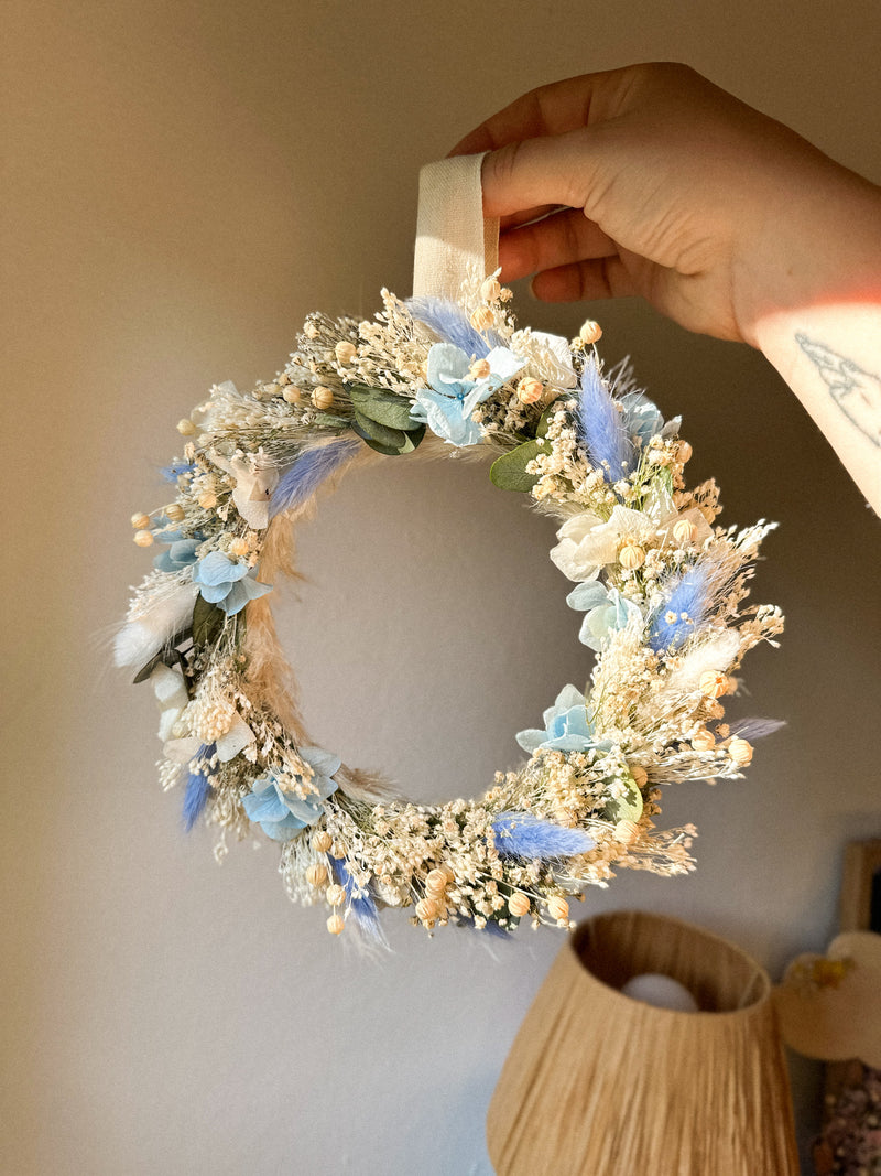 Couronne murale en fleurs séchées
